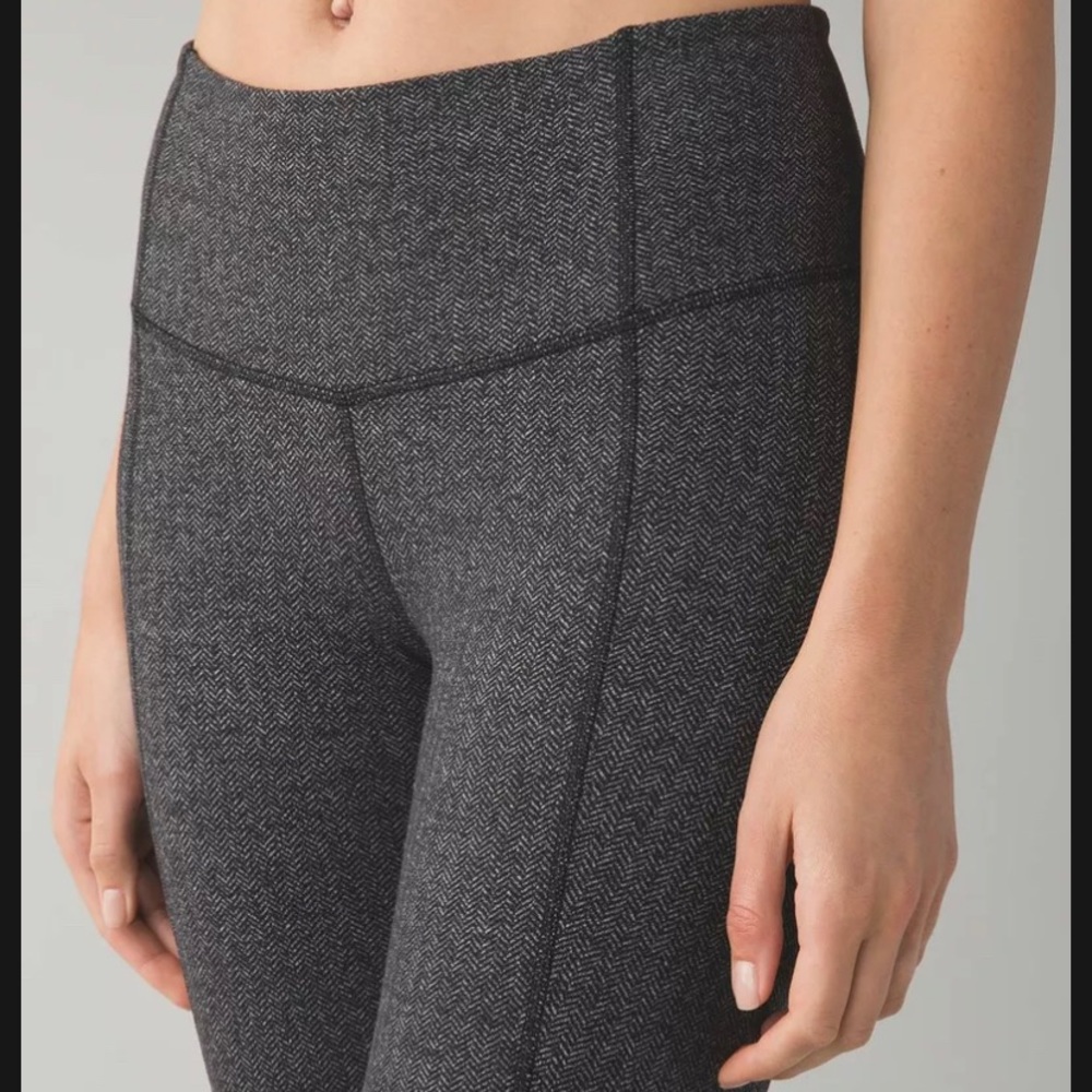 Lululemon Gather & Crow Crop, herringbone, size 6, used in good condition